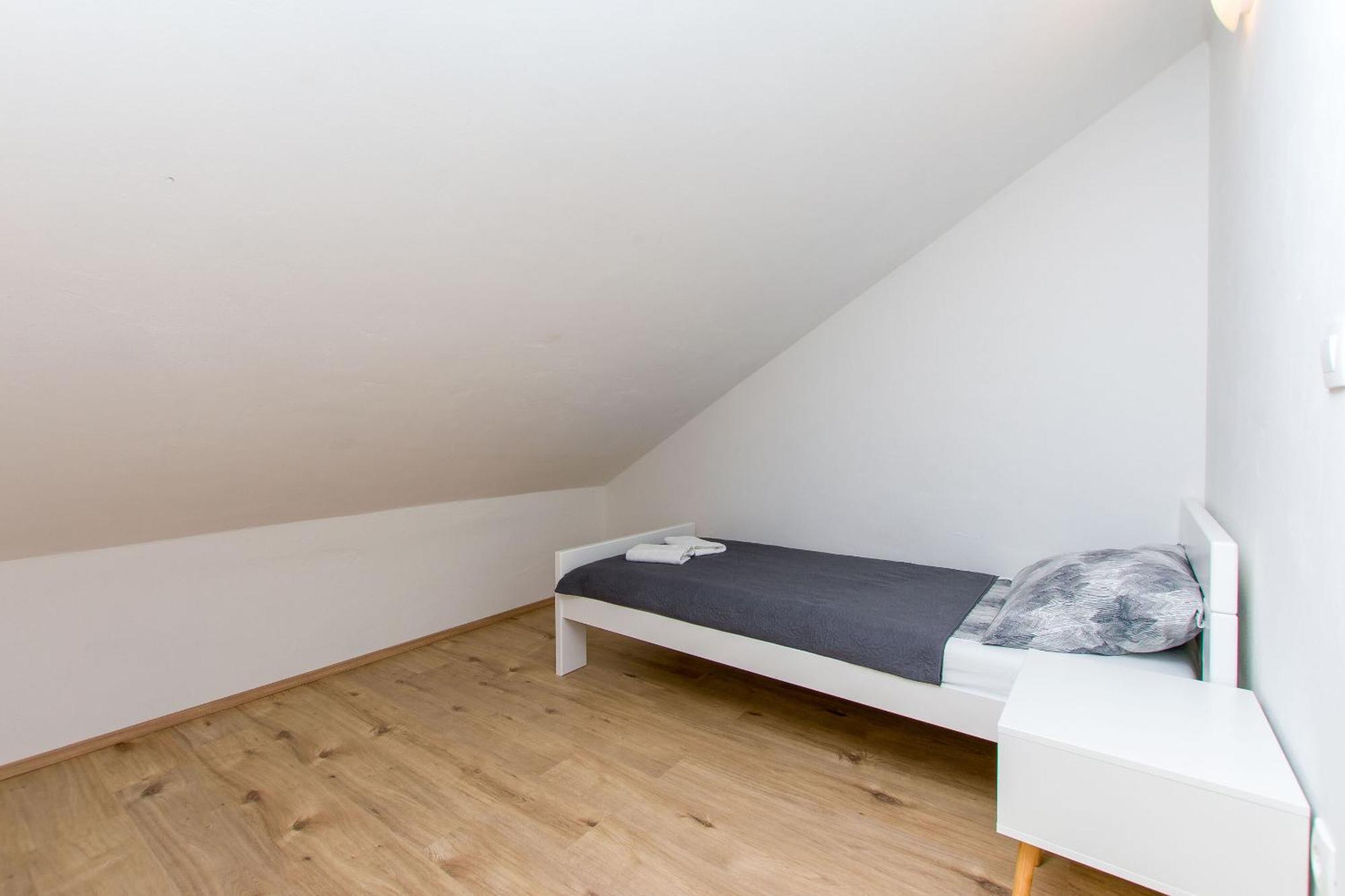 Apartment Petea Omis Exterior photo