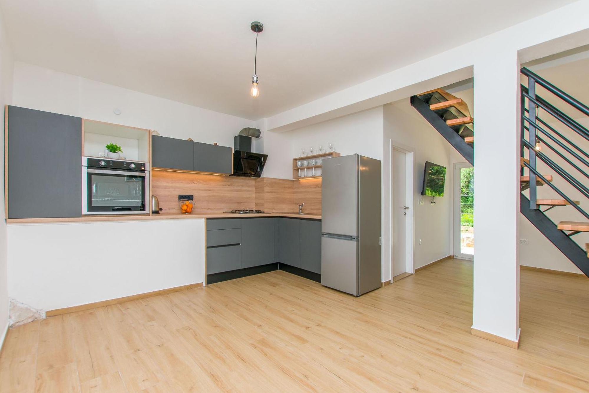 Apartment Petea Omis Exterior photo