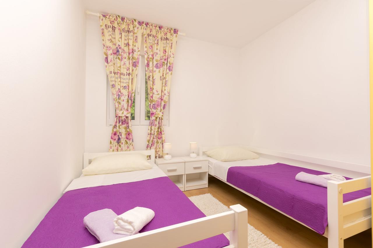 Apartment Petea Omis Room photo