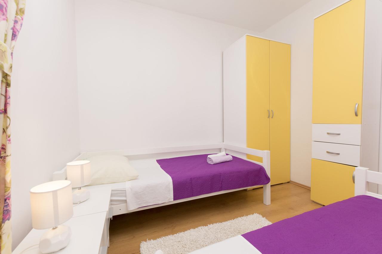 Apartment Petea Omis Room photo